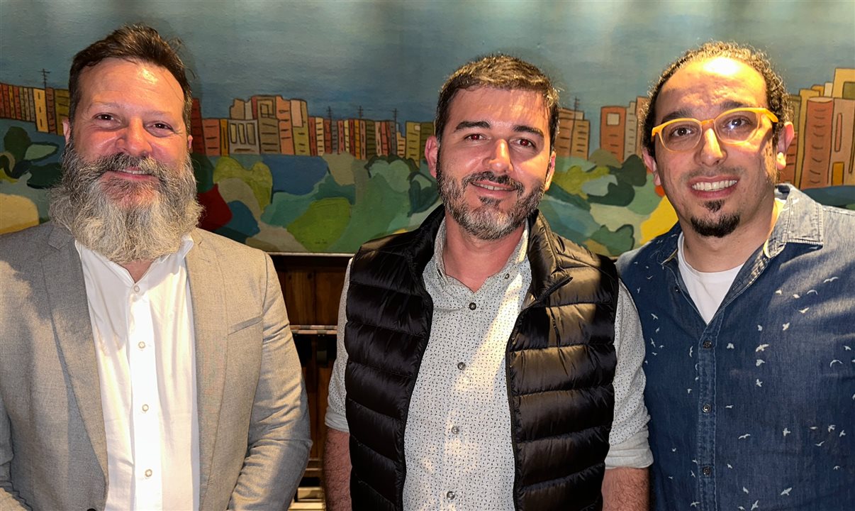 Gustavo Minatel, gerentede Marketing, o CEO da Aviva, Alessandro Cunha, e Miguel Diniz Barreto, gerente geral de Vendas e Marketing