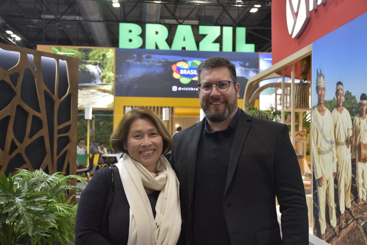 Andrea Kubo e Renato Alves representaram a ViagensPromo na Fitur 2023