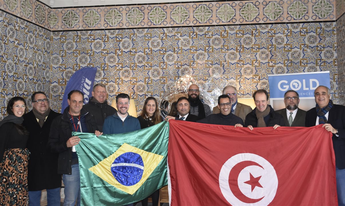 Operadores brasileiros e autoridades tunisianas reunidos em Tunis