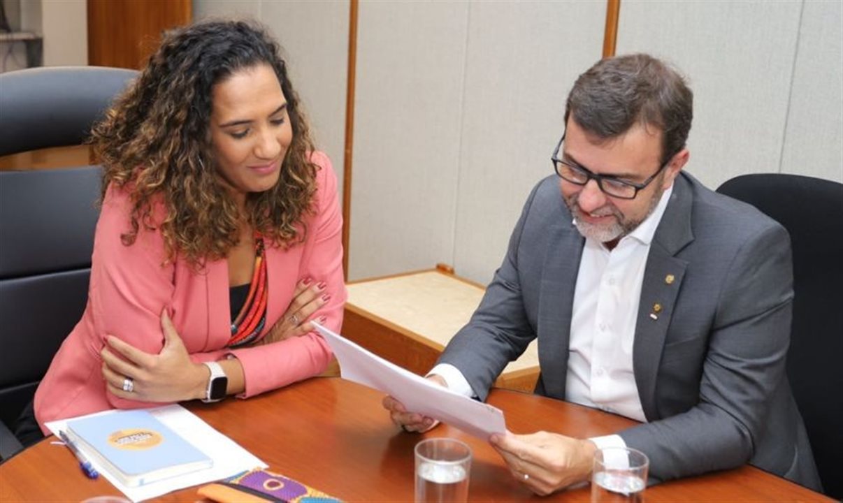 Anielle Franco, ministra da Igualdade Racial, e Marcelo Freixo, presidente da Embratur