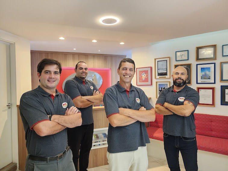 Equipe Comercial em São Paulo: Fernando Nobre, Raphael Silva, Fernando Manfio e Fabiano Araújo (Gerente das Filiais e Representantes)