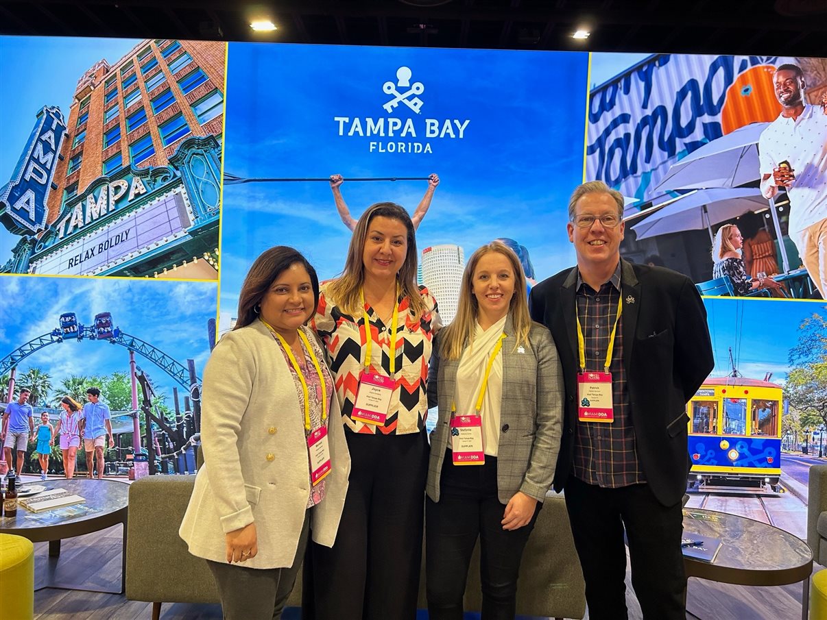 Marisol Berrios, Joyce Cordeiro, Stefanie Zinkas e Patrick Harrison, do Visit Tampa Bay, no Florida Huddle 2023