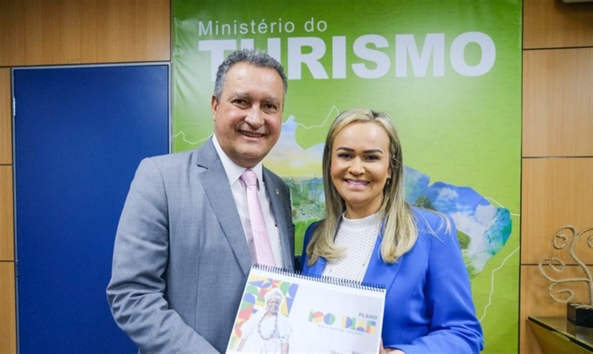 A ministra do Turismo, Daniela Carneiro, e o ministro da Casa Civil, Rui Costa, conversam sobre as ações para os 100 primeiros dias de gestão