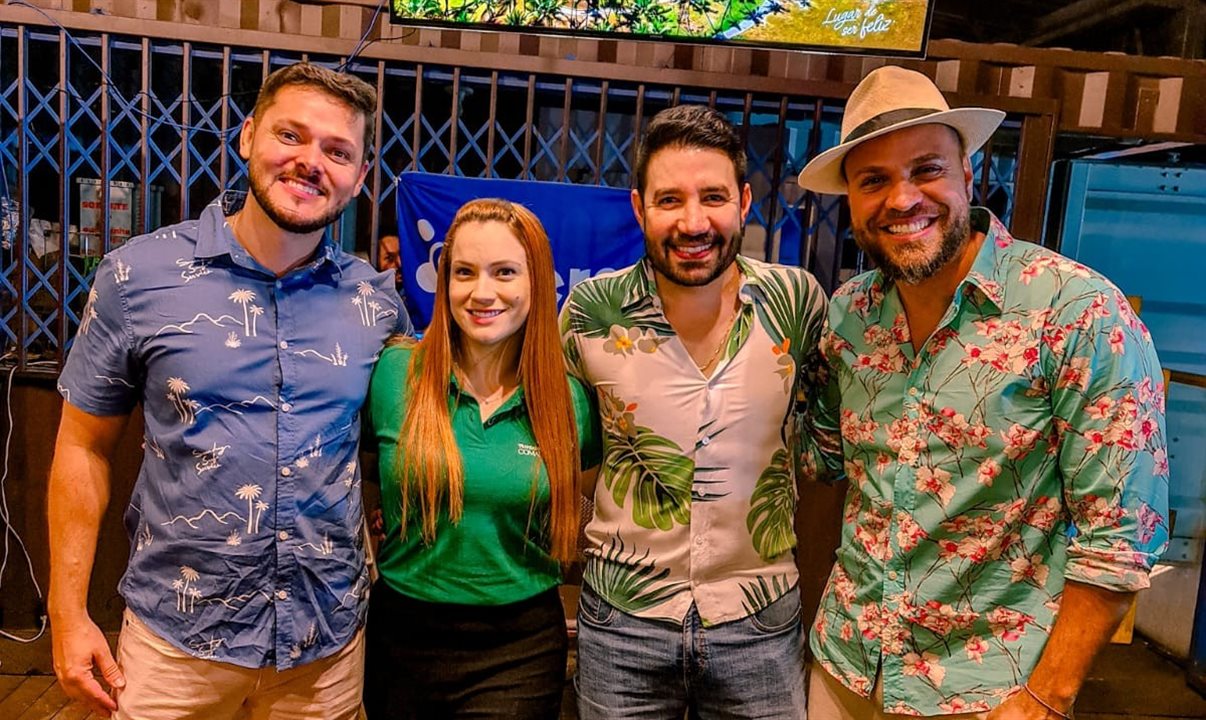 Jessica D’Amico (Transamerica Comandatuba) entre Ricardo Andrade, Hugo Lagares e Filipe Lorandes (Diversa) em Belo Horizonte