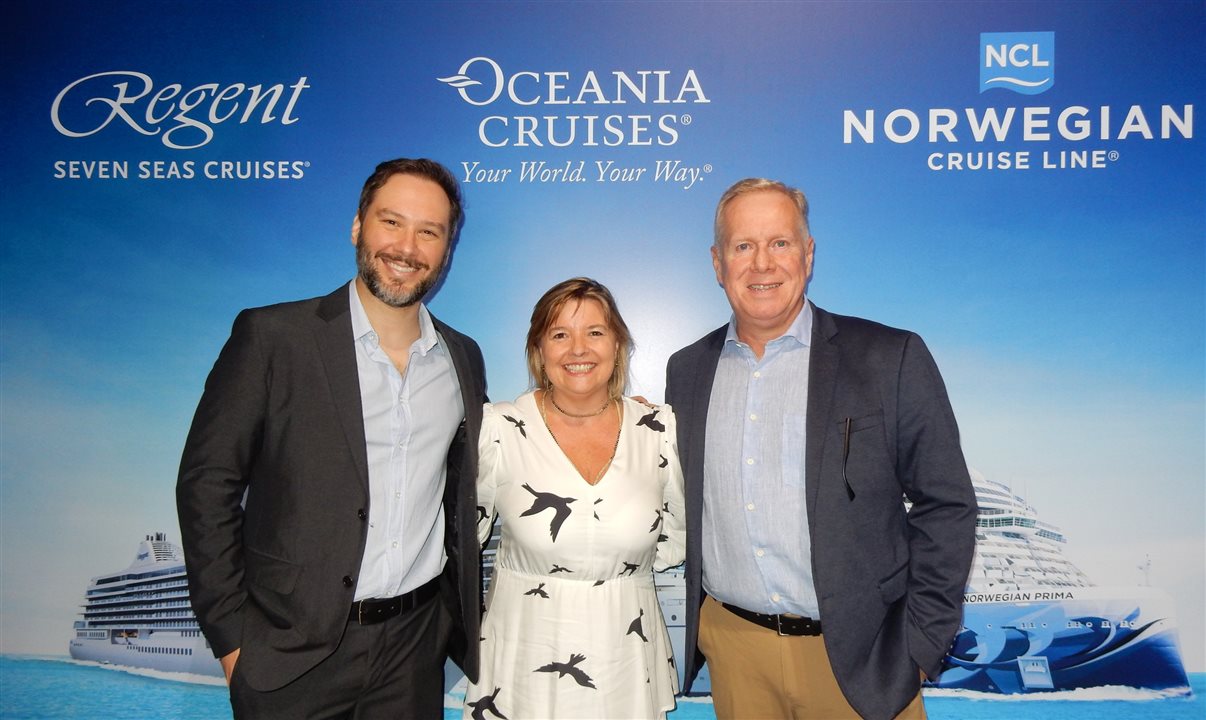 O gerente comercial para o Brasil da Oceania Cruises e Regent Seven Seas, Marco Ferrer, a diretora geral da NCL para o Brasil, Estela Farina, e o diretor comercial da NCL para o Brasil, André Mercanti
