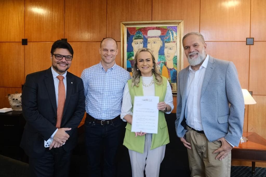 Bento Nunes, secretário executivo do Ministério do Turismo, José Guilherme Alcorta, da PANROTAS, a ministra Daniela Carneiro, e Artur Luiz Andrade, da PANROTAS. 