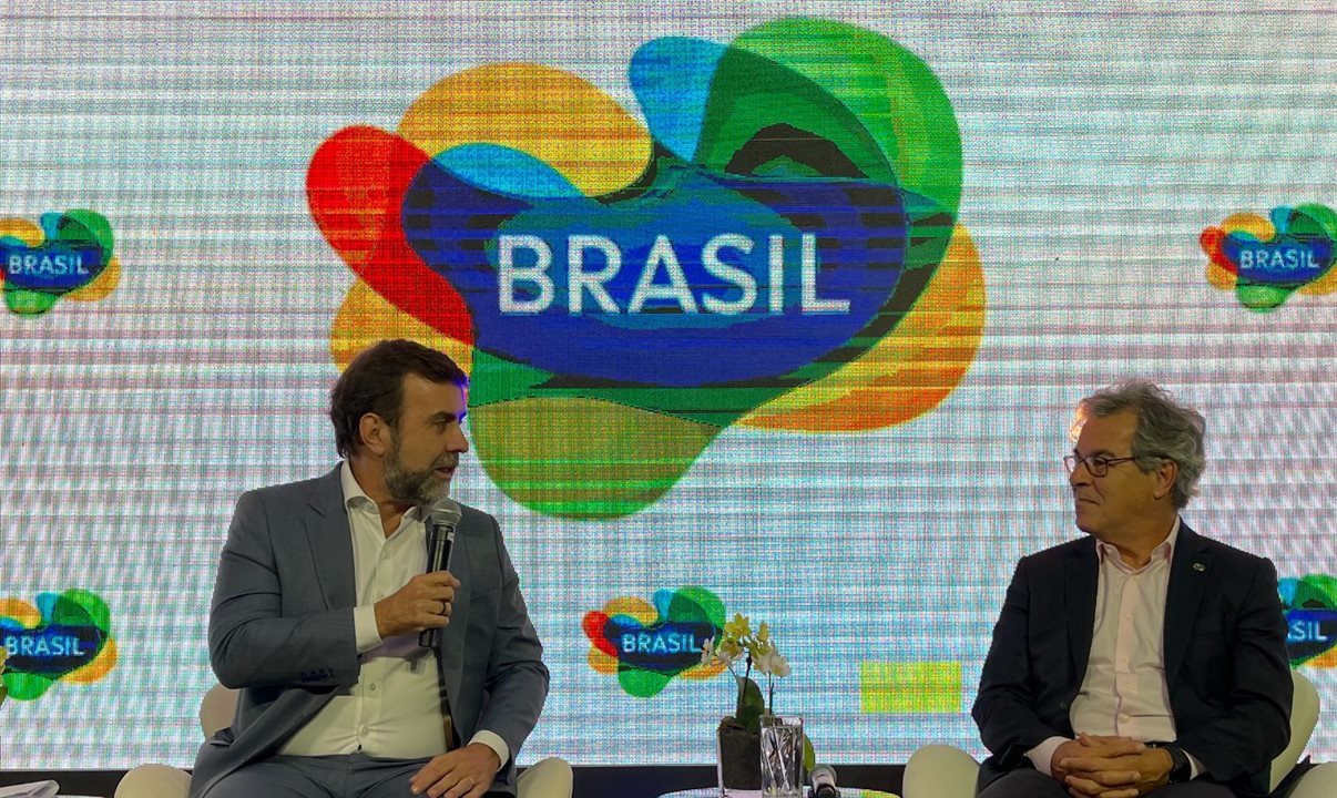 Marcelo Freixo, da Embratur, e Jorge Viana, da Apex, durante cerimônia da retomada da Marca Brasil, em Brasília