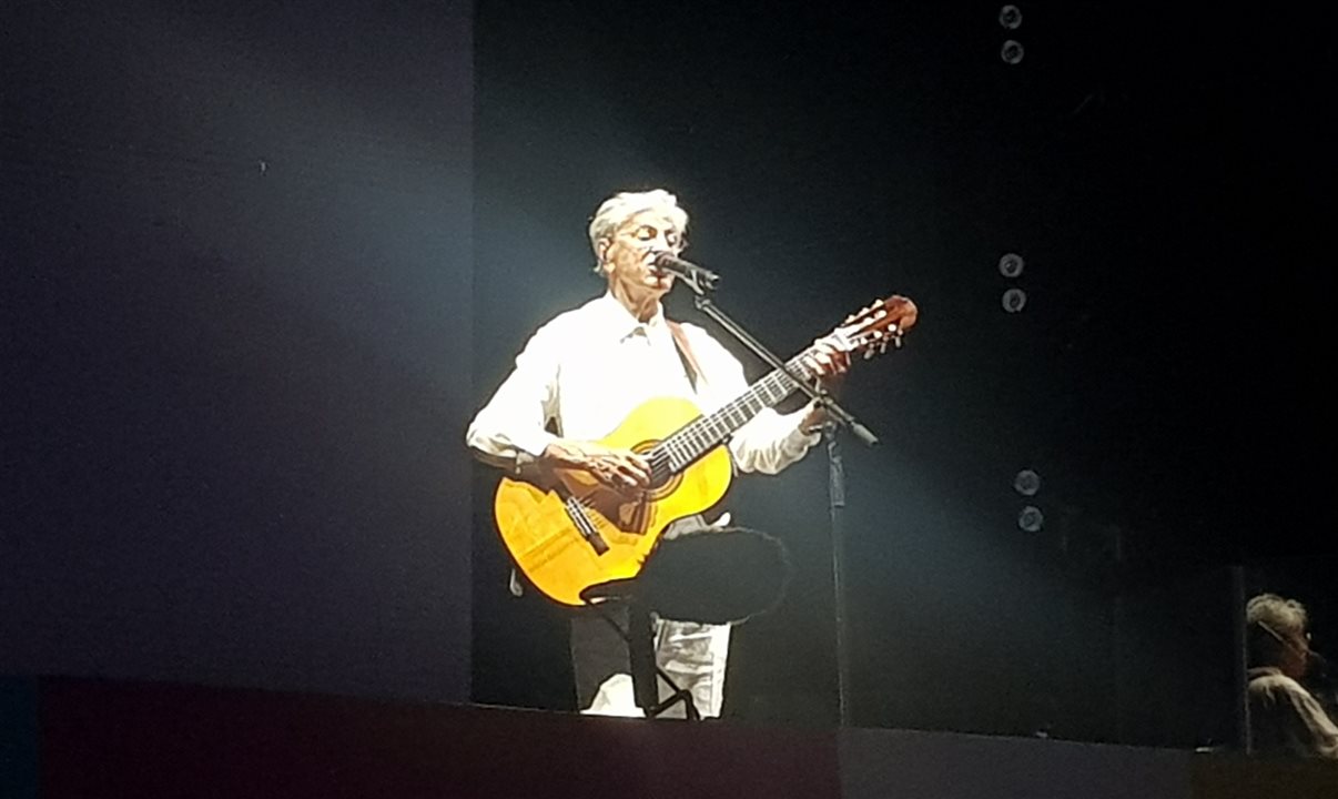 Caetano Veloso levou o público ao delírio no primeiro dia do Carnaval do Recife