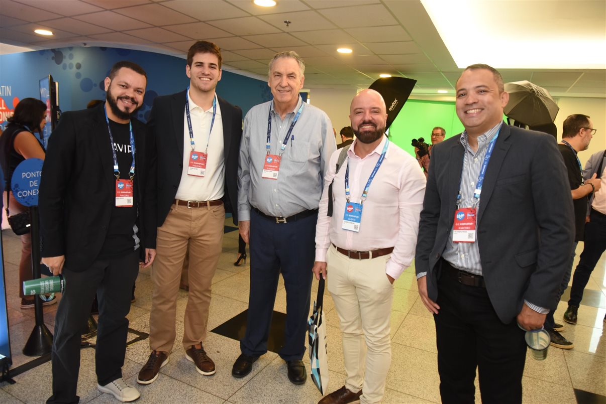 Diego Souza, Pedro Slomp, Antonio Slomp, Leandro Ferreira e Perterson Prado (Avipam)