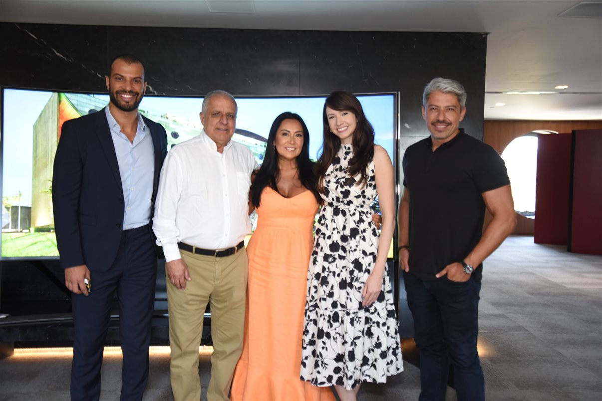 Wellington Melo, do Hotel Unique, Alonso Monsakve, presidente da LTN Latin America, Leonor Bernhoeft, da LTN Brasil, Katherine Lima, do Hotel Unique, e Gustavo Bernhoeft, da LTN Brasil