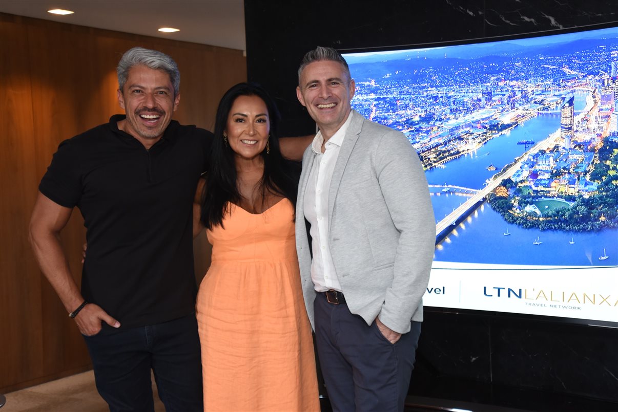 Gustavo Bernhoeft e Leonor Bernhoeft, da LTN Brasil, com Raf Gonzalez, da CTM
