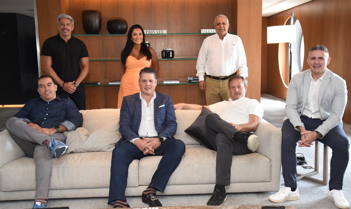 Herney Salazar, da LTN Colômbia, Gustavo Bernhoeft, da LTN Brasil, Leonor Bernhoeft, da LTN Brasil, Agustin Gonzalez, da LTN México, Alonso Monsalve, presidente da LTN Latam, Francisco Bachrachm , da LTN Argentina, e Raf Gonzalez, da CTM