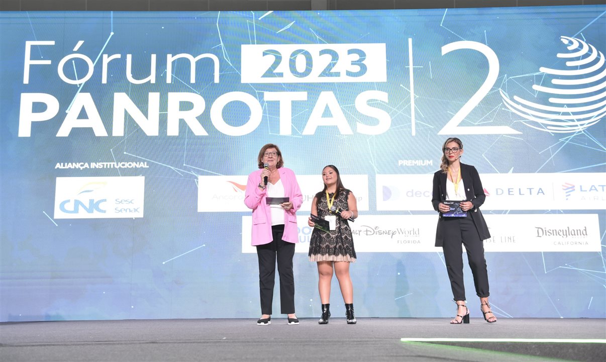 Heloisa Prass, da PANROTAS, Manu Vazquez e Karla Tanaka, do Integração Trade