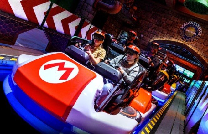 A atração Mario Kart: Bowser’s Challenge combina realidade aumentada com tecnologia de projeção mapeada