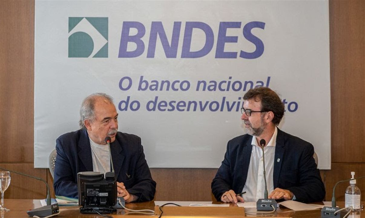 O presidente do BNDES, Aloizio Mercadante, e o presidente da Embratur, Marcelo Freixo, trataram possibilidades de parceria e a participação da agência em editais e programas do banco.