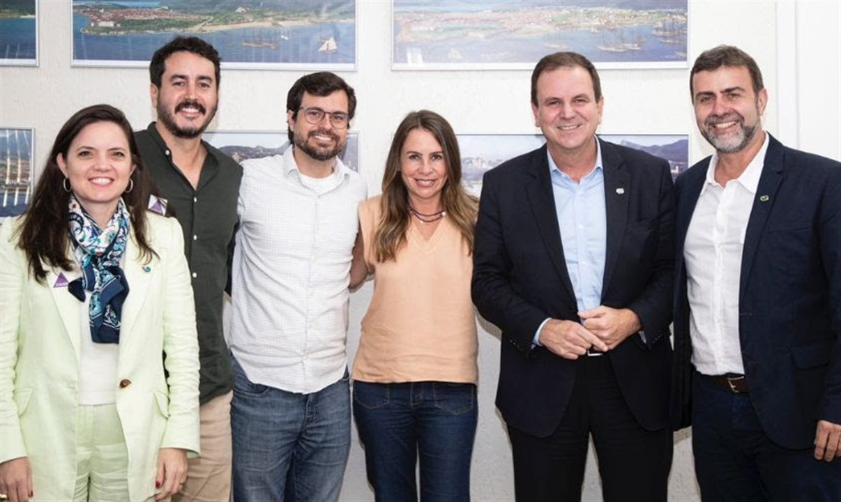 Além de Marcelo Freixo e Eduardo Paes, participaram da reunião os diretores da Embratur, Roberto Gevaerd, de Gestão e Inovação, e Jaqueline Gil, de Marketing, Negócios e Sustentabilidade, bem como os secretários municipais de Turismo, Dani Maia, e de Desenvolvimento Econômico, Inovação e Simplificação, Chicão Bulhões