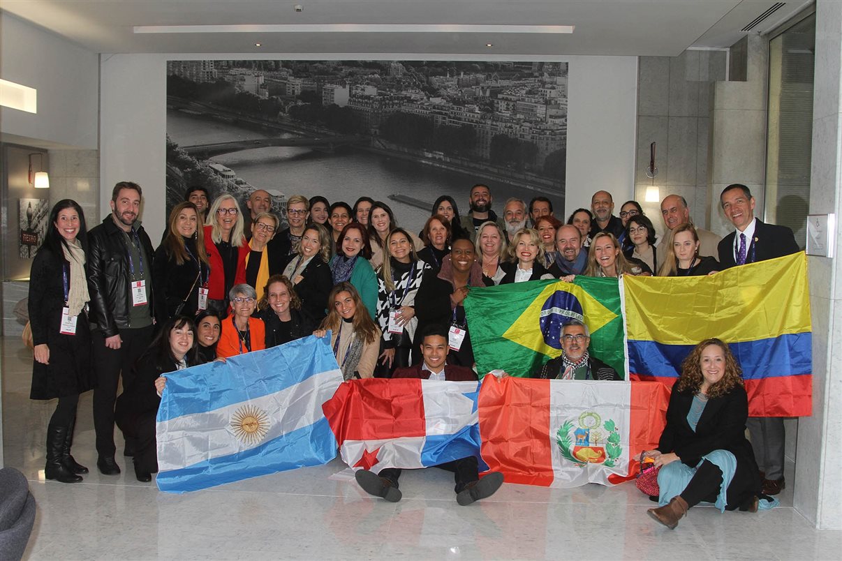 Grupo de brasileiros e latinos americanos no Novotel Torre Eiffel em Paris