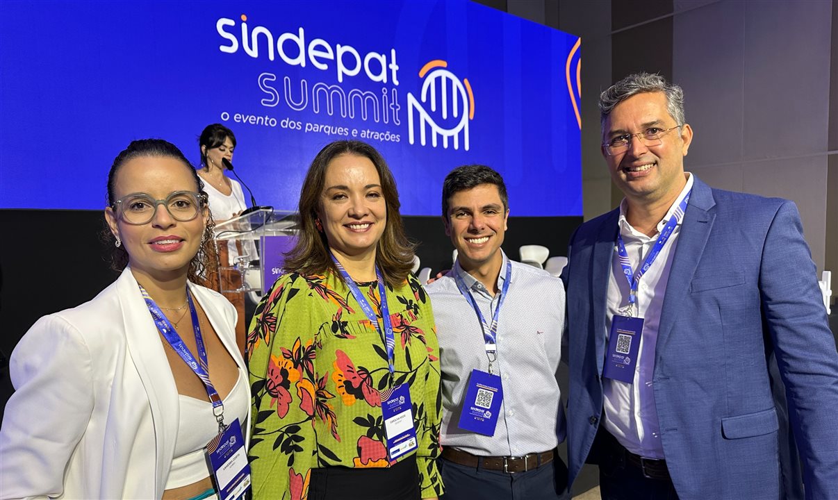 Vanessa Costa, da Adibra, Carol Negri e Murilo Pascoal, do Sindepat, e Pedro Cypriano, da Noctua, lançam o Panorama Setorial de Parques e Atrações