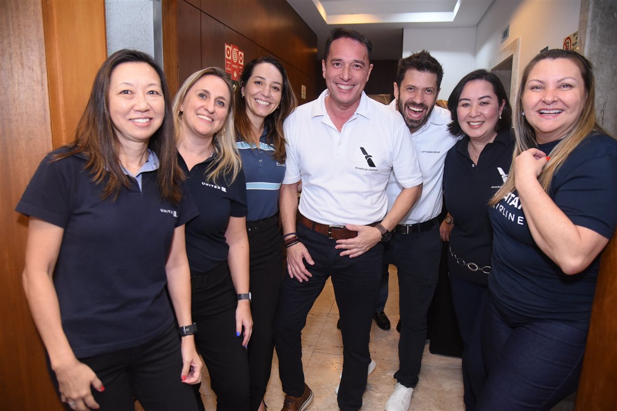 Rosa Shida, Catia Schick (ambas da United), Cibele Brandão (Emirates), Ernesto Airosa (American), João Pin (Lufthansa), Perla Tanaka (American) e Katia Vieira (Delta)