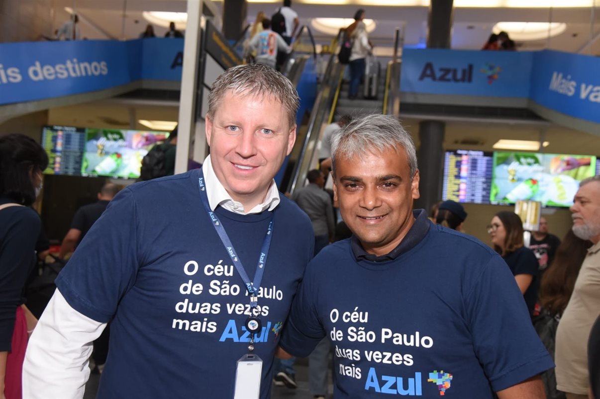 John Rodgerson e Abhi Shah, CEO e presidente da Azul Linhas Aéreas, respectivamente