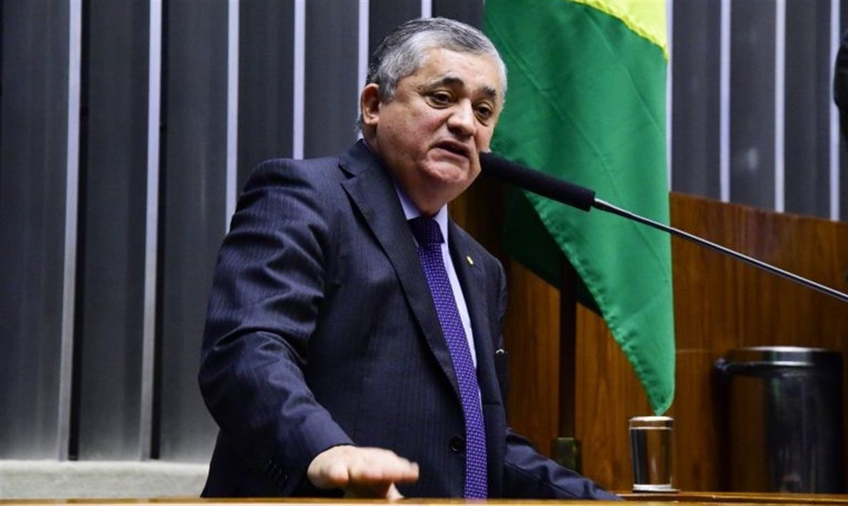 Deputado José Guimarães, líder da base governista