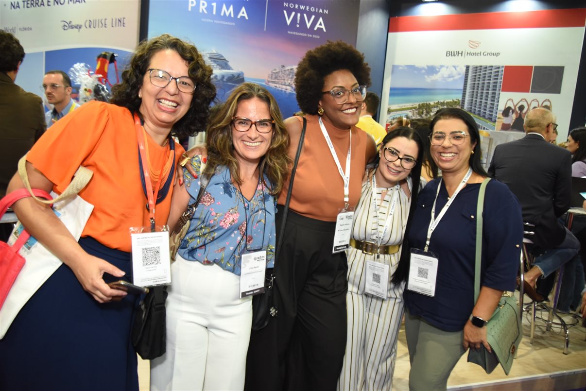 Carla Caldas, da Longe e Perto, Livia Aguiar, da Livia Assessoria em Viagens, Rogéria Pinheiro, da RP Travel Education, Fernanda Ferreira, da Livre Para Voar Viagens, e Ariane Costa, da Livre Para Voar Viagens