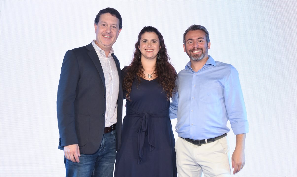 Daniel Bicudo, Giulliana Mesquita e Ricardo Bezerra, da Azul Viagens