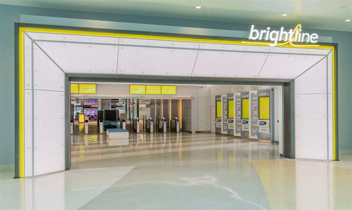 Estação do trem Brightline em Orlando fica no aeroporto internacional da cidade da Flórida e conecta passageiros com Miami