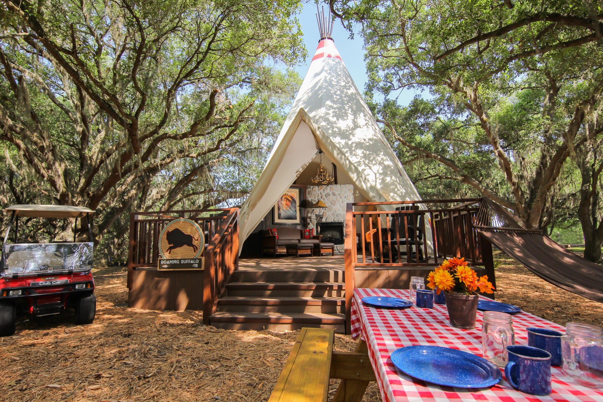 Visitantes podem experimentar um segmento de hospedagem conhecido como glamping