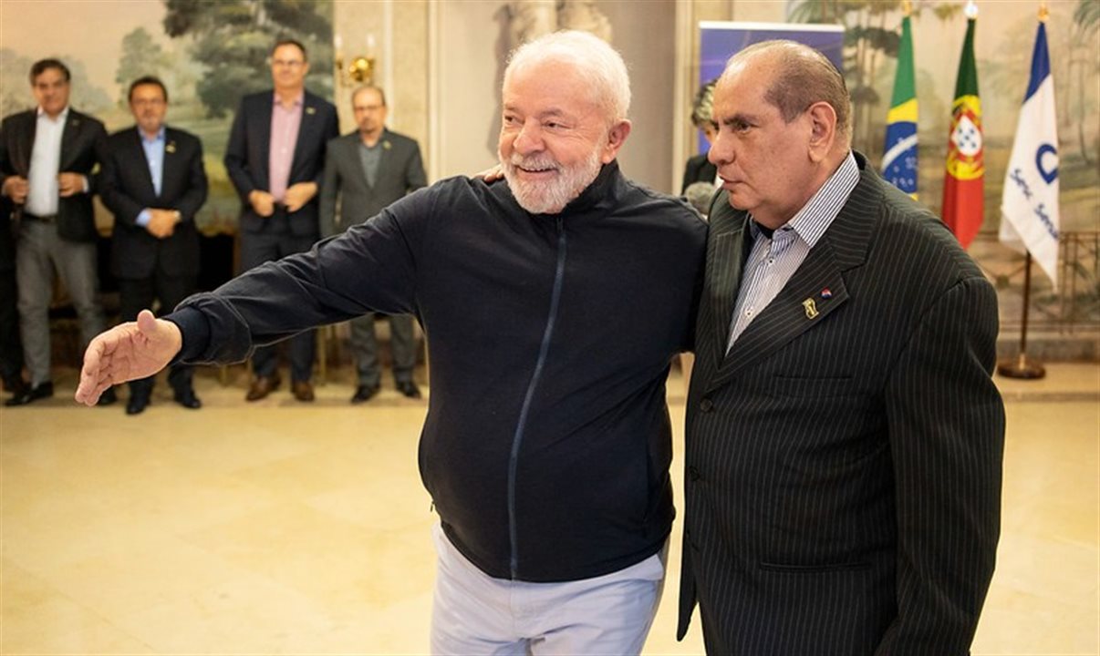 O presidente Lula com o presidente da CNC, José Roberto Tadros