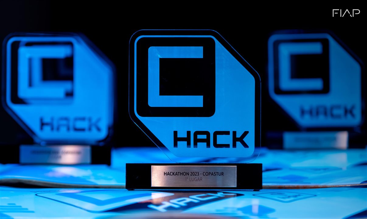 Troféu do C-Hack distribuído aos vencedores