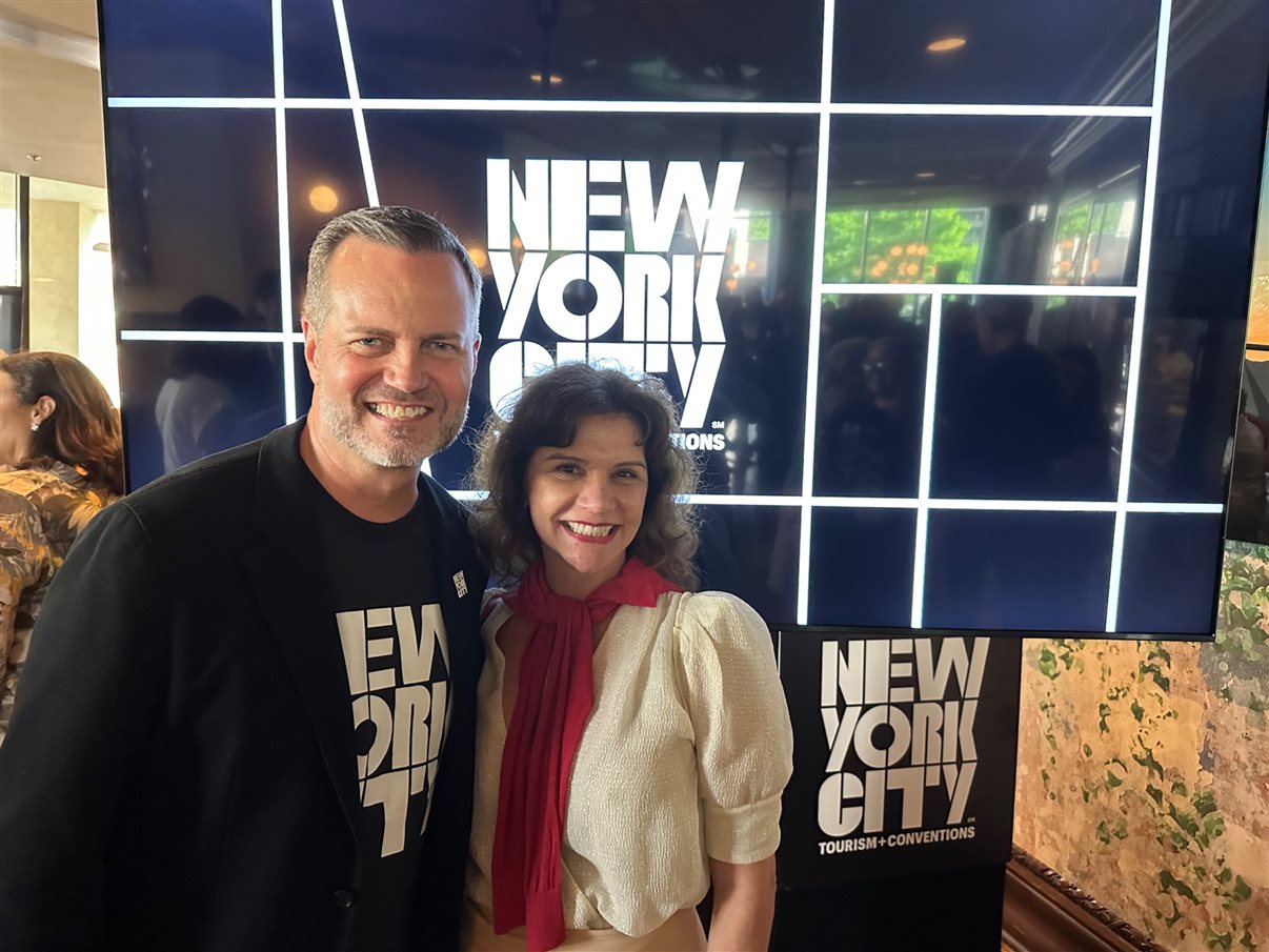 Fred Dixon, presidente e CEO do New York City Tourism + Conventions, com Danielle Roman, da Interamerican, representante do órgão na América Latina