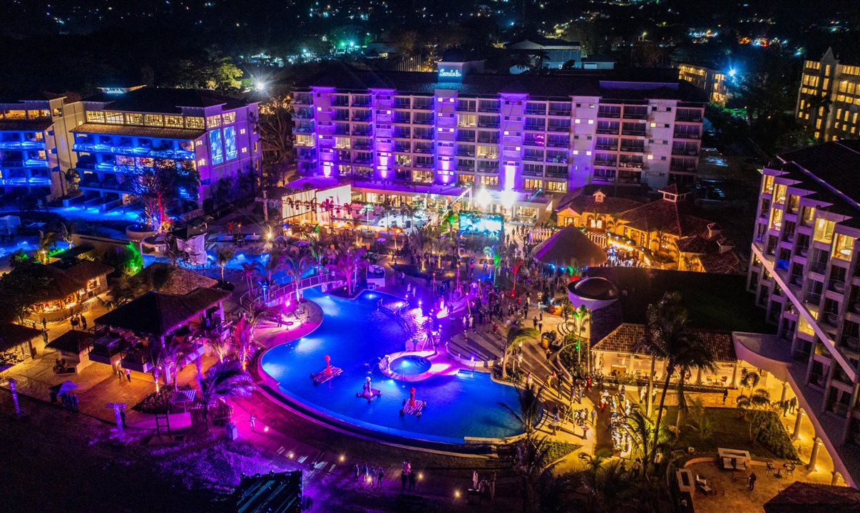 Vista aérea do Sandals Dunn’s River durante a inauguração do resort em Ocho Rios, Jamaica, em 19 de maio de 2023
