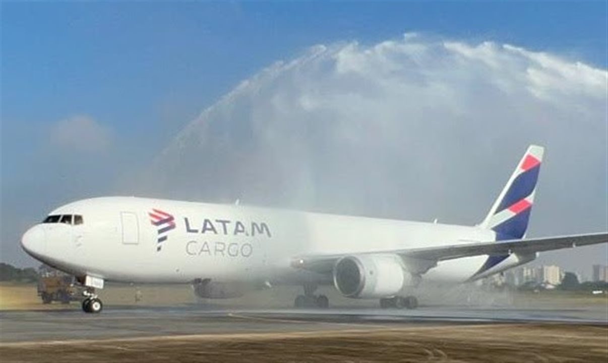 Líder no transporte de cargas aéreas internacionais no Brasil, Latam Cargo já atende 49 destinos brasileiros e conecta o país com outros 19 no exterior