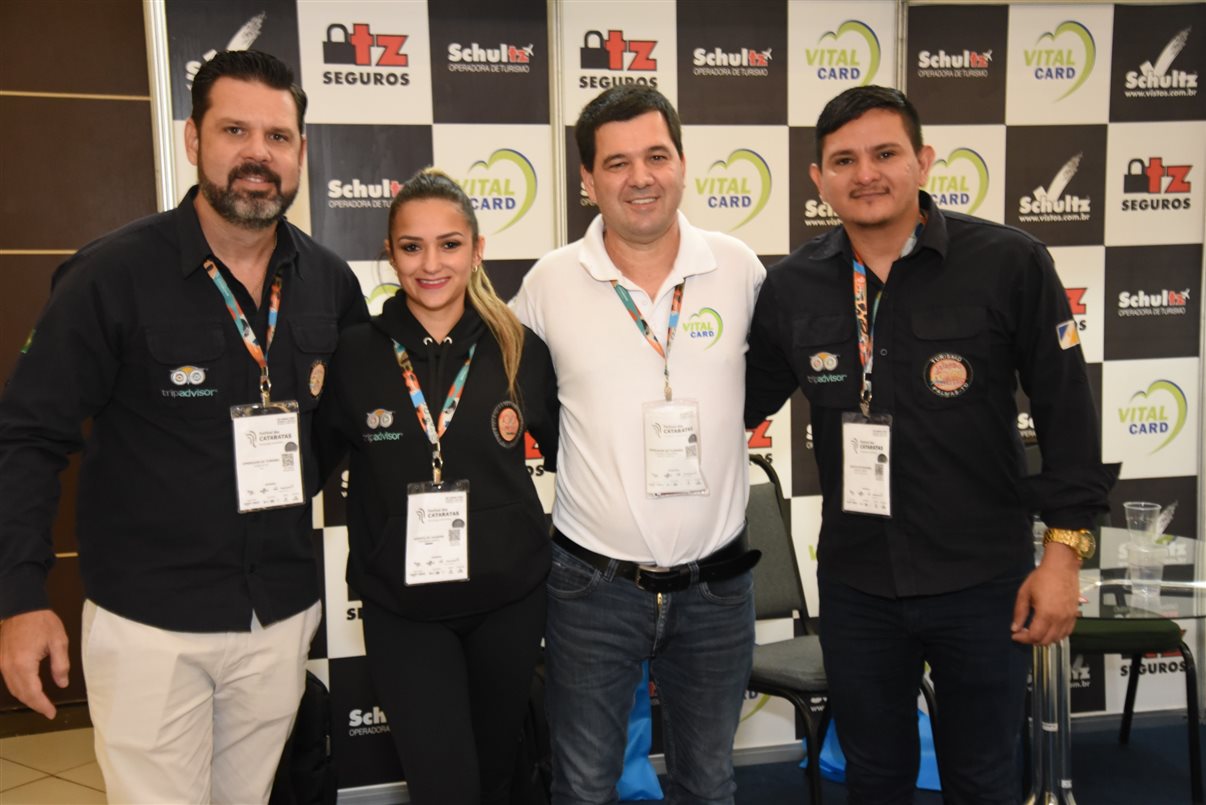 Cleib Filho et Fernanda Garcia, de 100 Limites, Luciano Bonfim, de Vitalcard et Rafael Lyarte, de 100 Limites Expedições