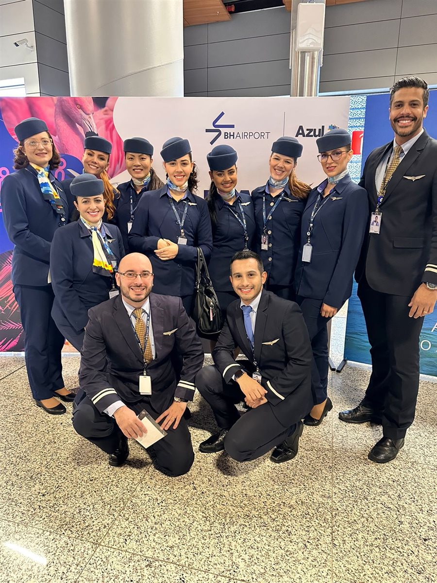 Comissários da Azul para o voo inaugural entre Belo Horizonte e Fort Lauderdale