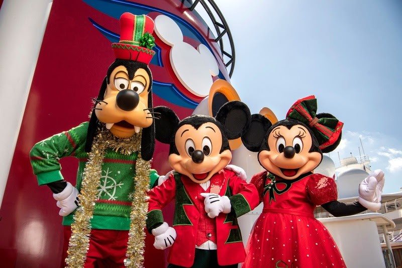 Cruzeiros Very Merrytime terão personagens da Disney estreando novos trajes natalinos