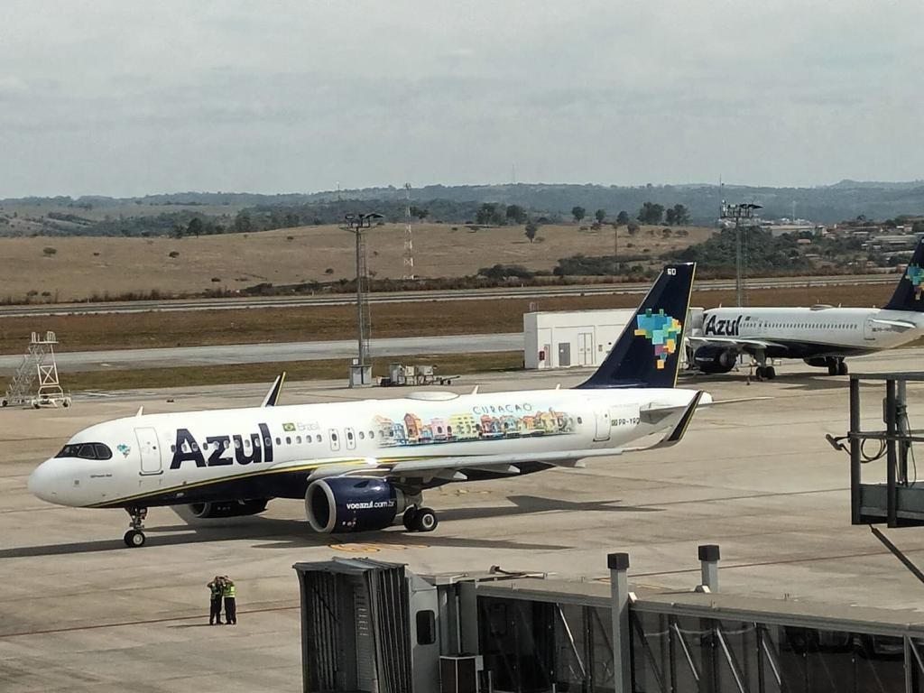 Aeronave da Azul pintada em homenagem a Curaçao, no BH Airport