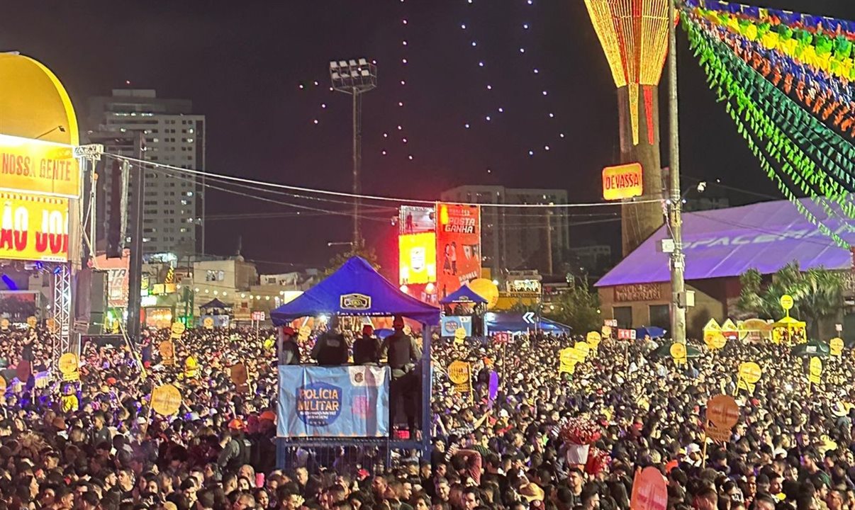A cidade, que fica a 136 quilômetros do Recife, se transforma em um grande polo cultural e turístico durante os festejos juninos