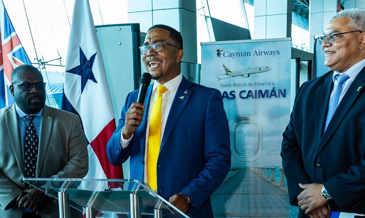 Kenneth Bryan, Ministro do Turismo e Portos das Ilhas Cayman