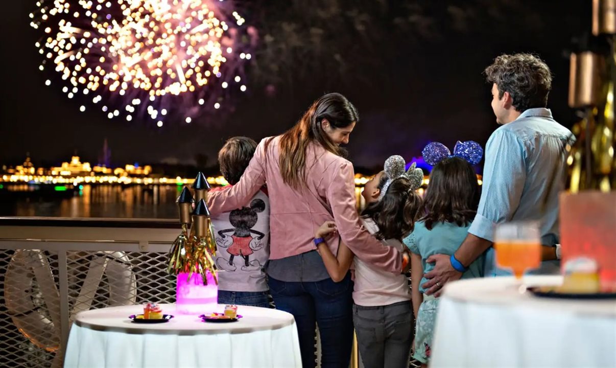 Ferrytale Fireworks: A Sparkling Dessert Cruise volta no próximo dia 12 com ingressos US$ 30 mais caros