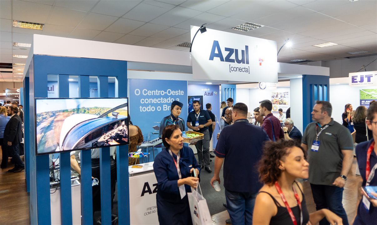 Estande da Azul Conecta na feira Aviation XP