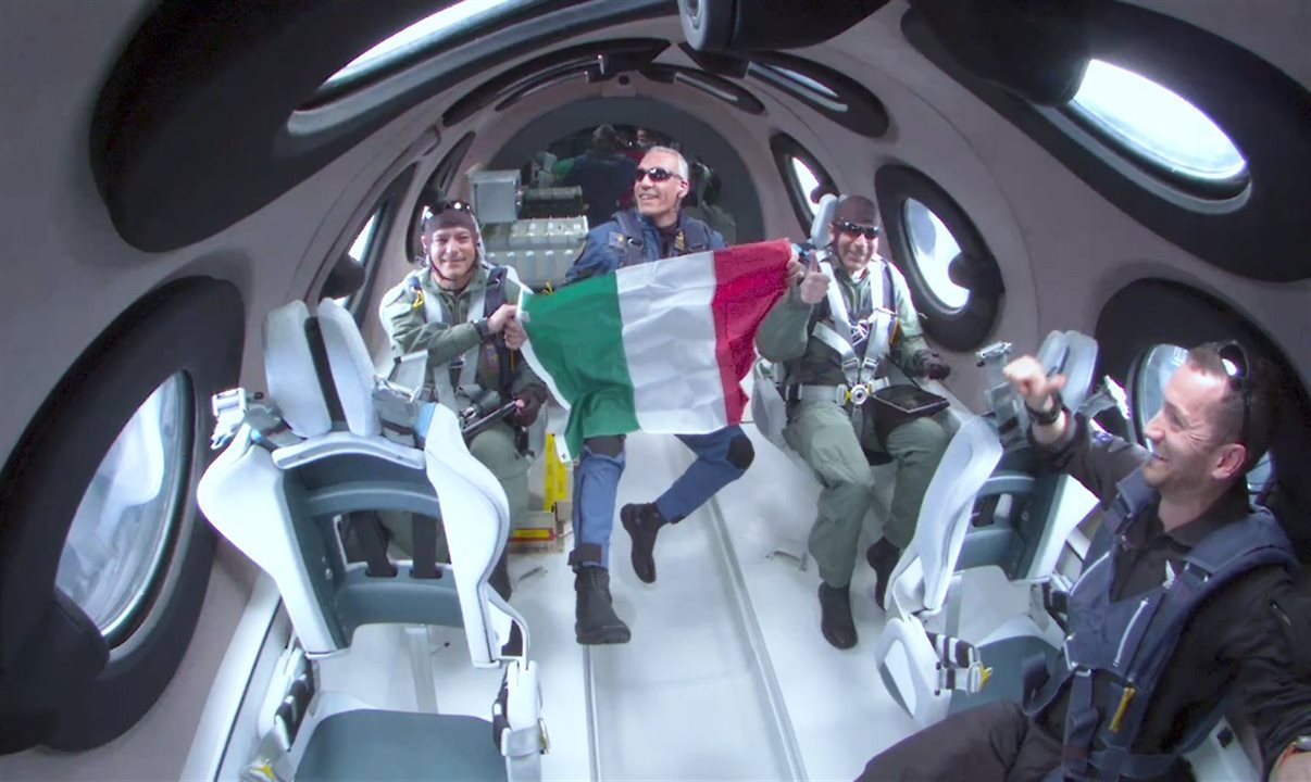 Tripulantes italianos durante voo