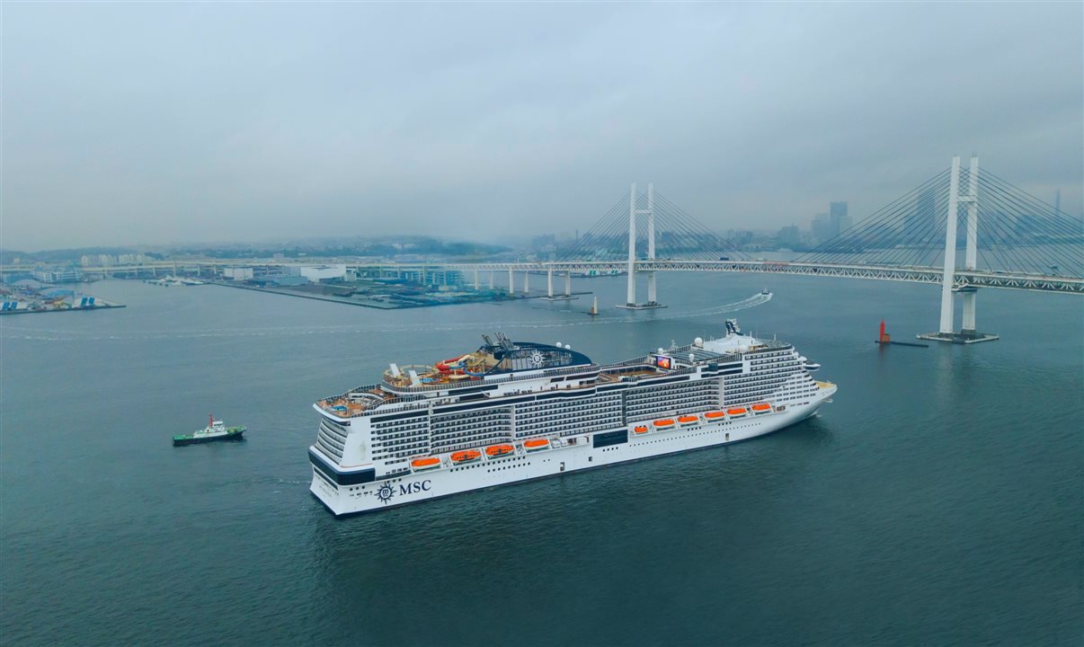 MSC Bellissima chegando ao Porto de Yokohama, no Japão
