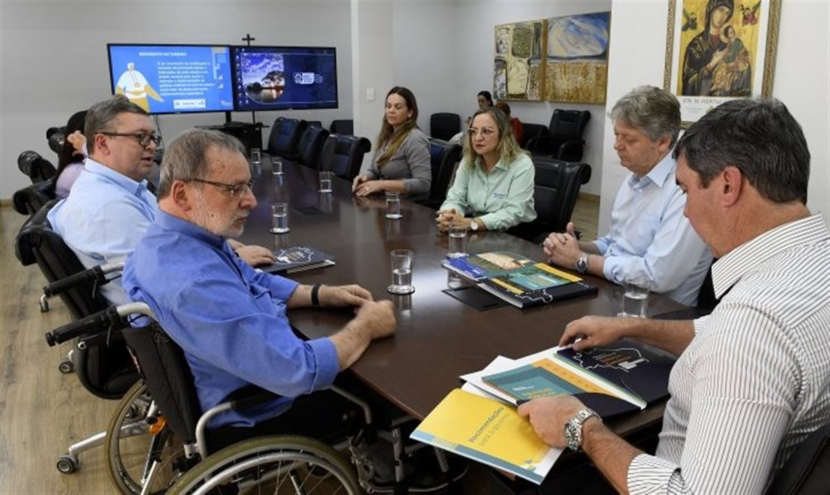 Representantes da Fecomércio-MS e Senac-MS se reuniram com governador Eduardo Riedel para discutir futuro do Turismo no Estado