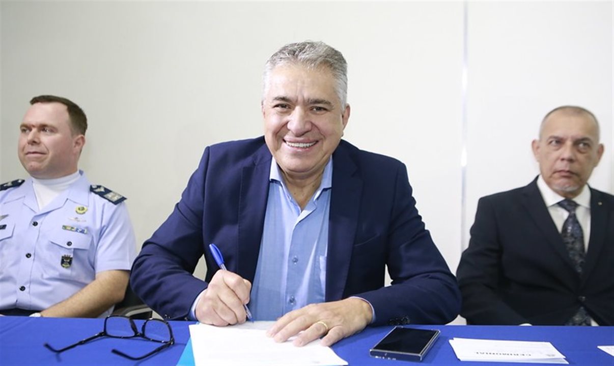 Prefeito Válter Suman assinou edital no aniversário da cidade de Guarujá