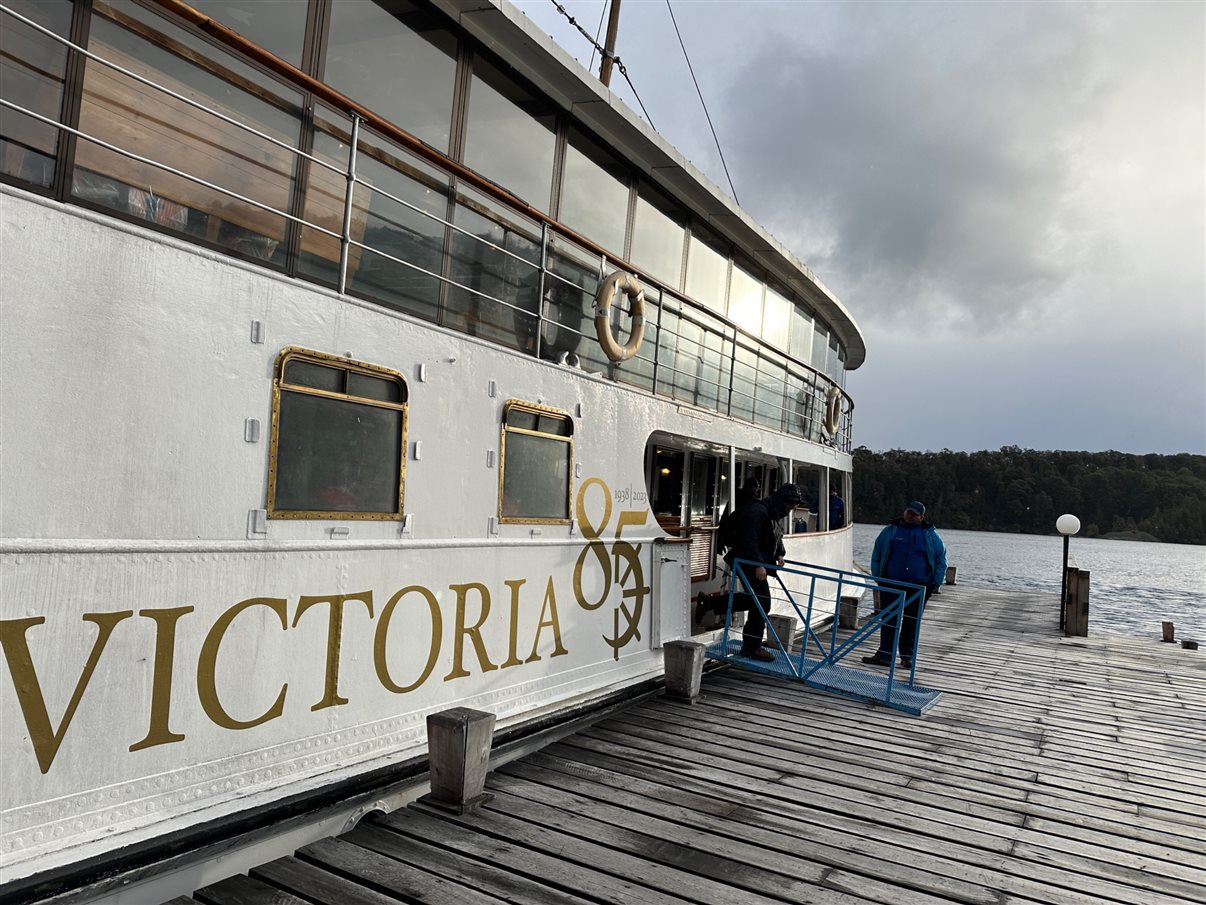 Passeio no clássico barco Modesta Victoria até a Isla Victoria é um dos atrativos da CVC em Bariloche 