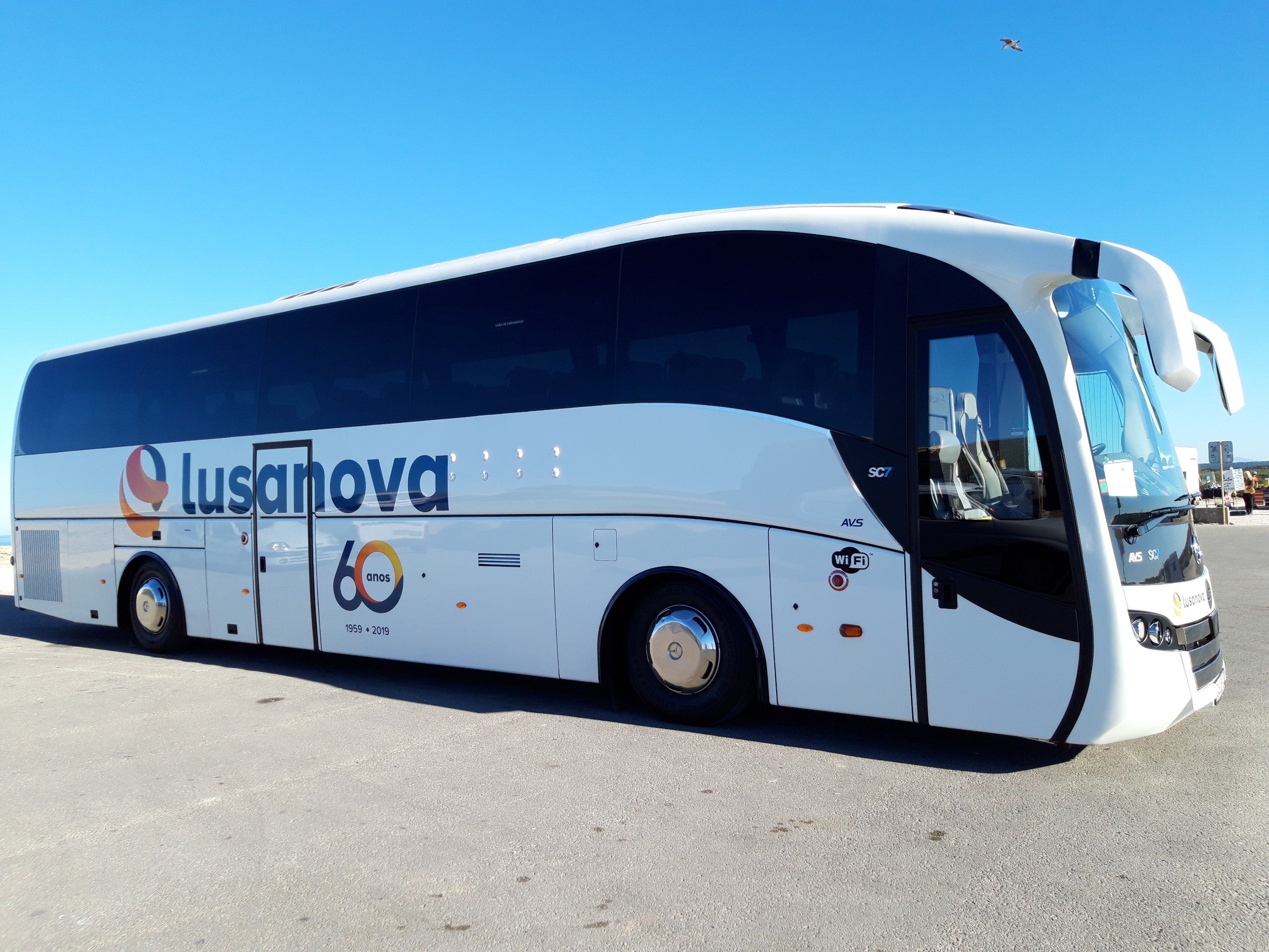 Ônibus próprio da Lusanova