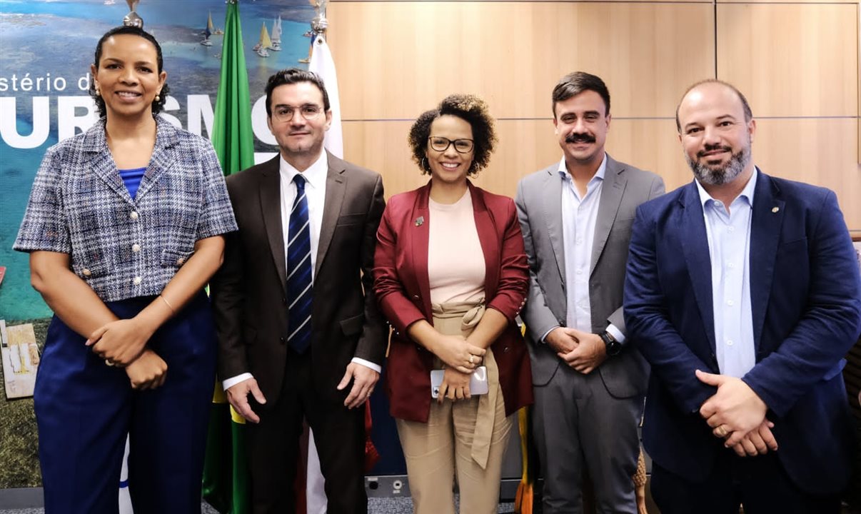 Jurema Monteiro (Abear), Celso Sabino (MTur), Jaqueline Brito (Abear), Renato Rabelo (Abear) e deputado federal Murillo Gouvea (União-RJ)