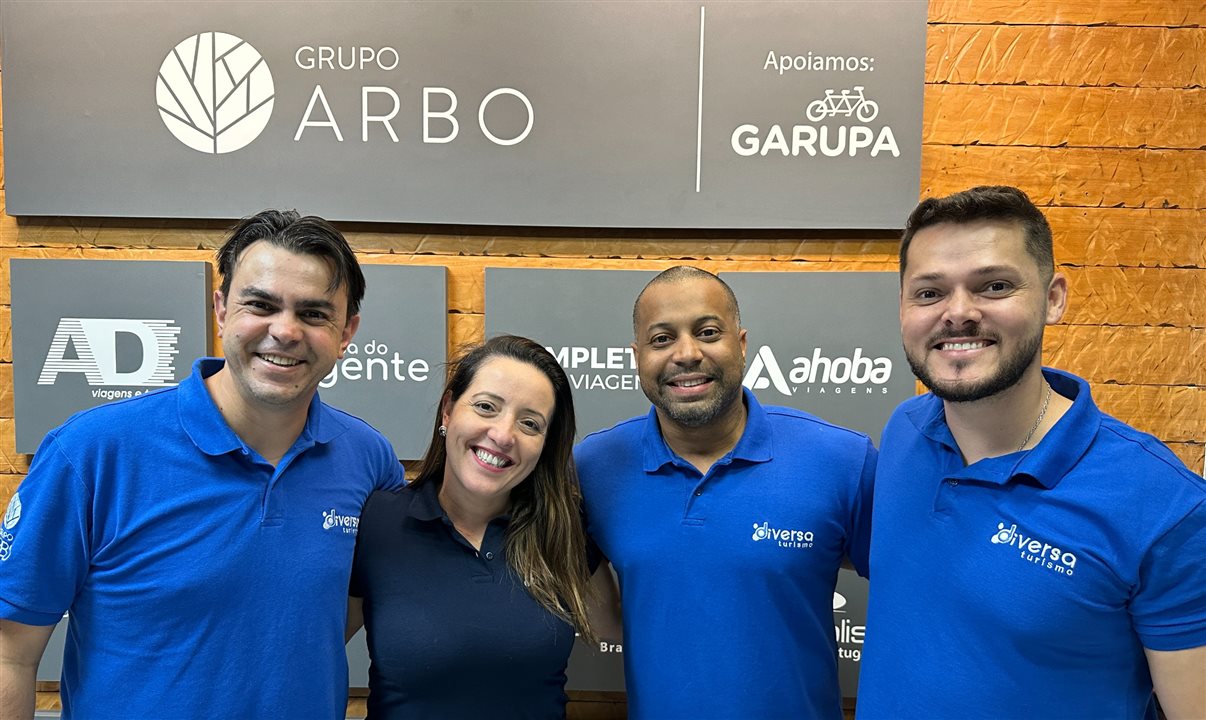 Adriana e seus líderes no time comercial: Waldir Souza, Mauricio Anias e Ricardo Andrade